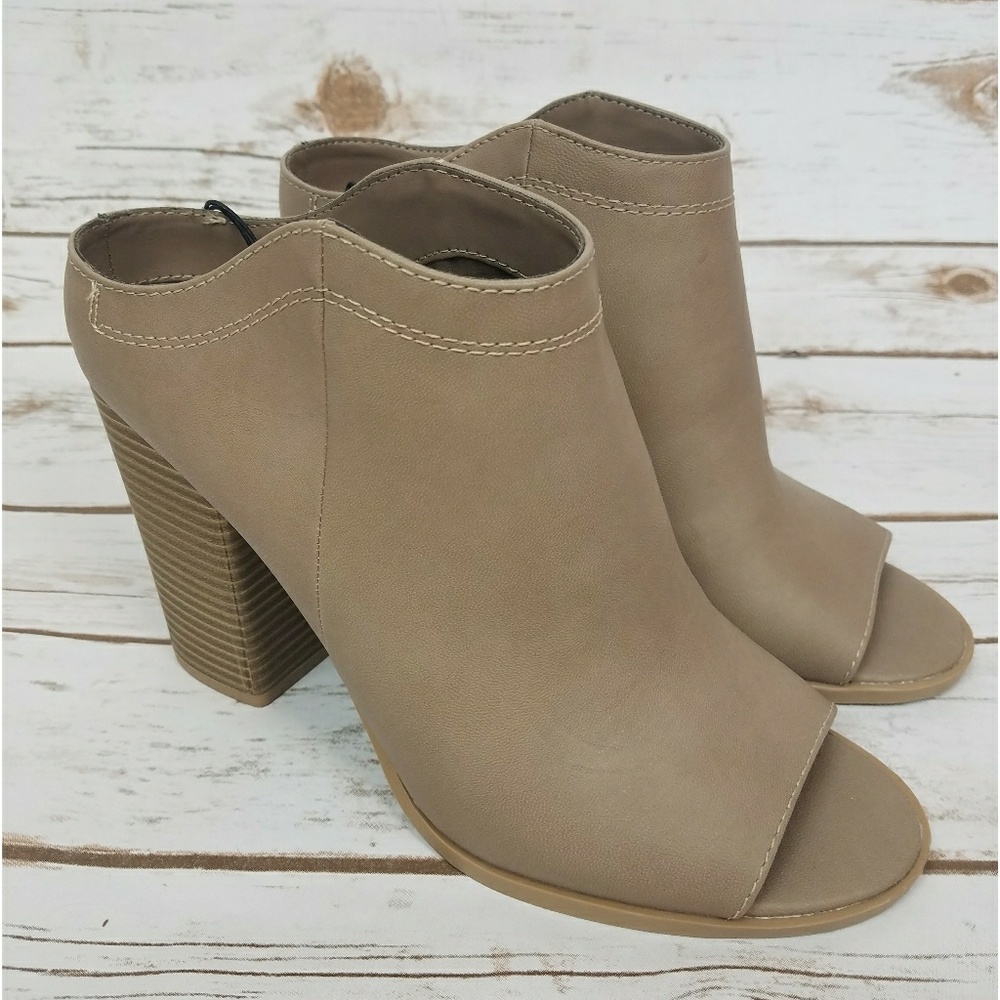 NWOT Dolce Vita Tan Open Toed Heeled Mules